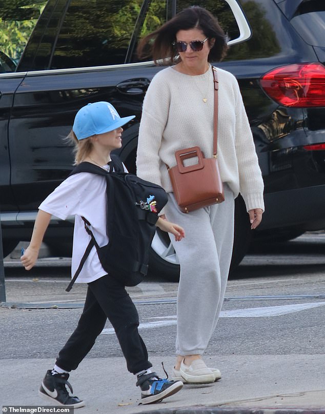 Thiessen kept it casual with a long-sleeved cream knit sweater and a pair of loose-fitting light gray sweatpants to stay warm in the cooler weather.