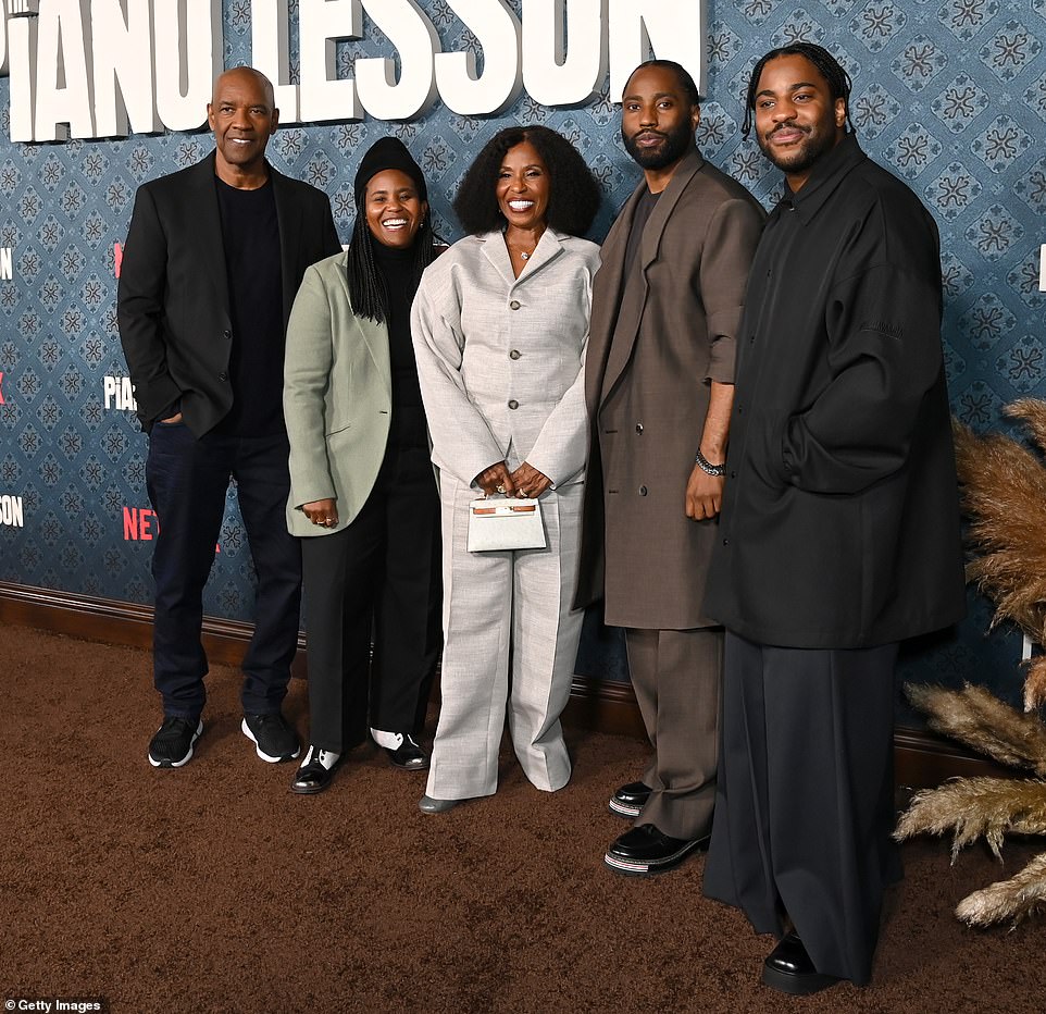 The Washington family looked nothing short of fabulous for the siblings' big night, posing together in chic, coordinated ensembles while flashing their signature megawatt smiles.