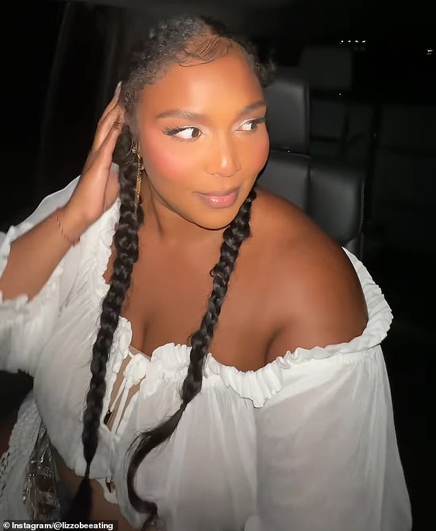 1732309942 546 Lizzo is unrecognizable and shows off a cinched waist and