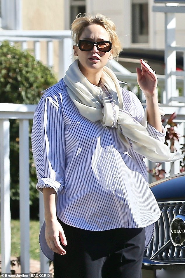 While enjoying a stroll in sunny Los Angeles, the 34-year-old actress looked effortlessly chic in a striped shirt and black silk pants.