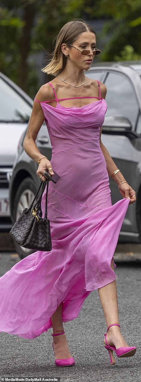 She paired her sparkly outfit with pink heels and a black Bottega Veneta woven bag.