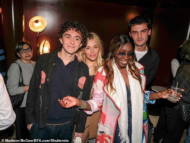 Joe, Sienna, Tina and Finn took the opportunity to take several snaps together.