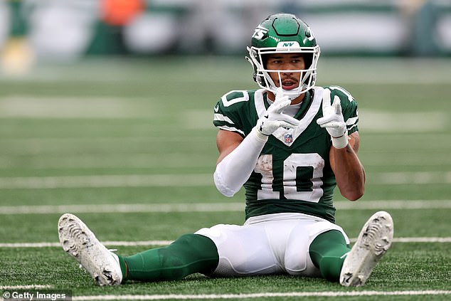 Jets wide receiver Allen Lazard celebrated a first with finger guns against the Broncos