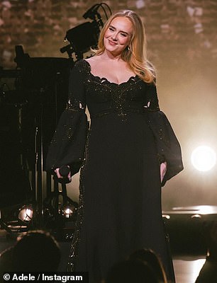 She looked beautiful in a low-cut black lace dress as she took to the stage for the last time.