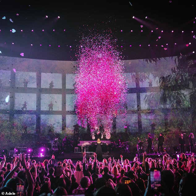 In an epic finale, a sea of ​​pink confetti covered the stage