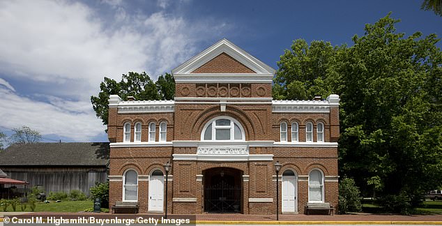 The Opera House is popular with art lovers, as is the New Harmony Gallery of Contemporary Art