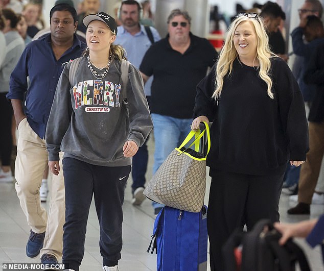 JoJo was joined by her mom Jessalynn, who kept it casual in a black sweater and wide-leg pants, which she paired with a pair of white sneakers.