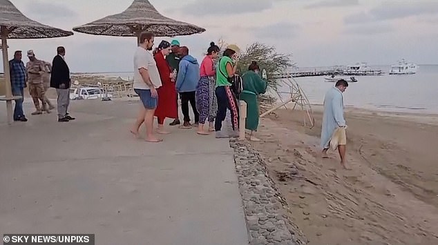 The boat was carrying 31 tourists of various nationalities, including four British and two Americans, as well as 13 Egyptian crew members, according to local media Masrawy (in the photo, people waiting on the beach for the survivors).