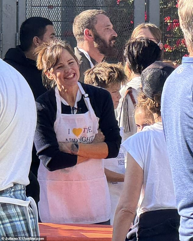 Along with their children, the couple teamed up to help feed 2,000 homeless and near-homeless people in downtown Los Angeles during the nonprofit's annual Thanksgiving brunch.