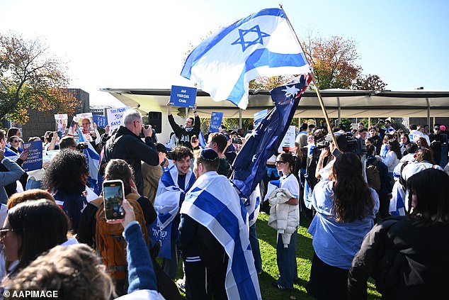 Andrews urged members of the Jewish community to 