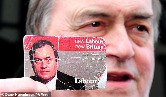 File photo dated 04/07/10 of former Deputy Prime Minister John Prescott, showing his 1997 Labor card as he boards his Labor battle bus at Carlisle train station during the general election campaign. Former Deputy Prime Minister John Prescott has died aged 86 after a battle with Alzheimer's, his family announced. Issue date: Thursday November 21, 2024. PA Photo. See PA story DEATH Prescott. Photo credit should read: Owen Humphreys/PA Wire