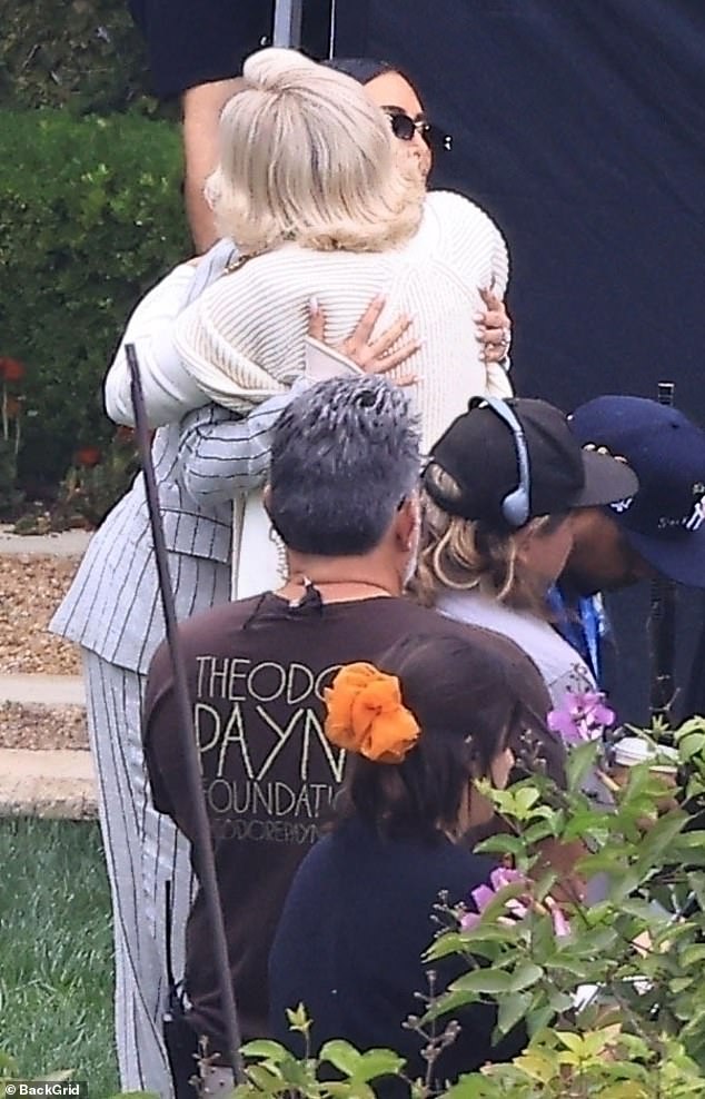 The two actresses hugged each other in the scene.