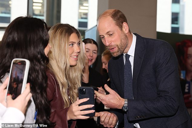 The heir's departure appeared to contrast with earlier scenes during his visit to the university, in which William was surrounded by adoring crowds.