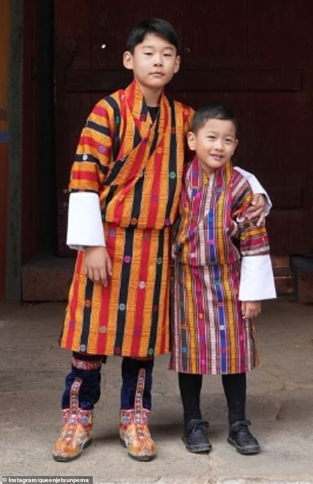 The royal siblings sweetly embraced each other as they posed for a photo at the glamorous event.