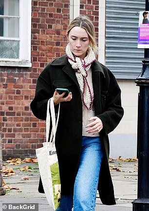 Saoirse seemed deep in thought as she walked towards the grocery store.