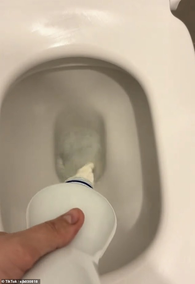 Another TikTok video posted yesterday captured a woman emptying her Arla bottle into the toilet before flushing it.