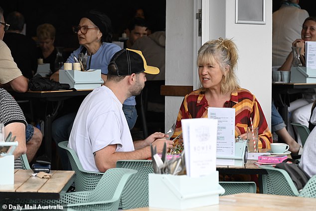 The duo appeared deeply immersed in conversation as they enjoyed a meal at a lively seaside cafe.