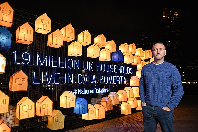 Will has teamed up with Virgin Media O2 to present the 'Data Darkness' art installation on London's South Bank, created to raise awareness of data poverty in the UK.