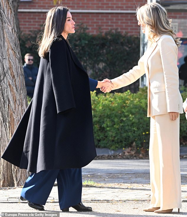 There she is received by the Second Vice President Yolanda Díaz