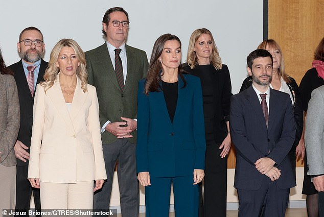 Letizia along with other politicians, businessmen and advocates of accessibility at the event