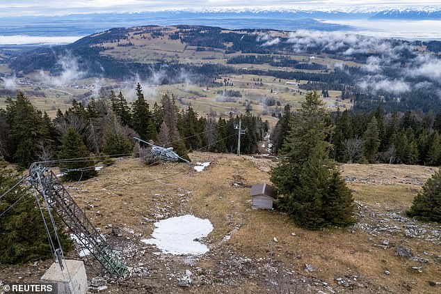 There is growing concern that skiing in the European Alps may become impossible as the number of snow-covered days reduces. This was the scene at the closed Dent-de-Vaulion lift on February 2 amid the lack of snow at altitudes below 1,500 m.