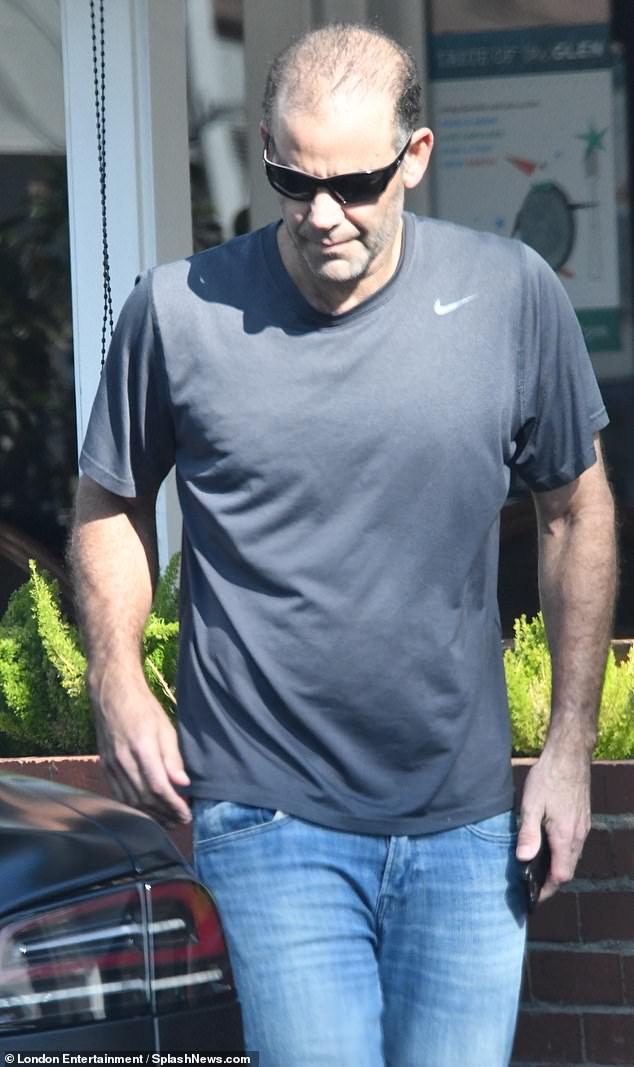 Sampras was wearing a gray t-shirt, blue jeans and black sunglasses when he made his public appearance.