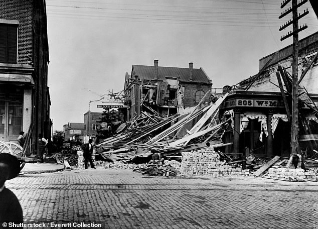 The largest earthquake in United States history occurred in Charleston, South Carolina; The photo shows the terrible damage that occurred.