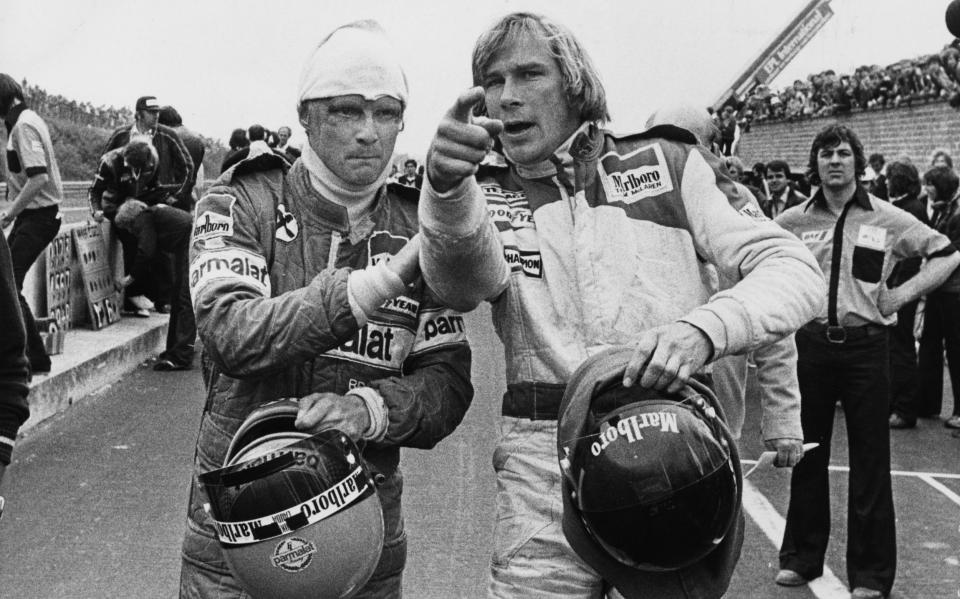 Niki Lauda (left) and James Hunt/Inside the press room where the dispute between Verstappen and Russell exploded