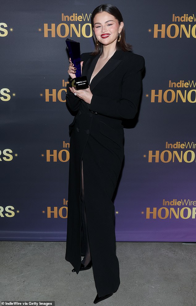 Another A-list name who brought her superstar shine to the event was Selena Gómez, winner of the Spotlight Award for her new musical comedy Emilia Pérez.