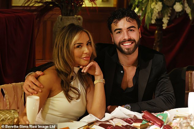 Former Love Island star Elma Pazar and Sammy Root shared a sweet photo together at the table