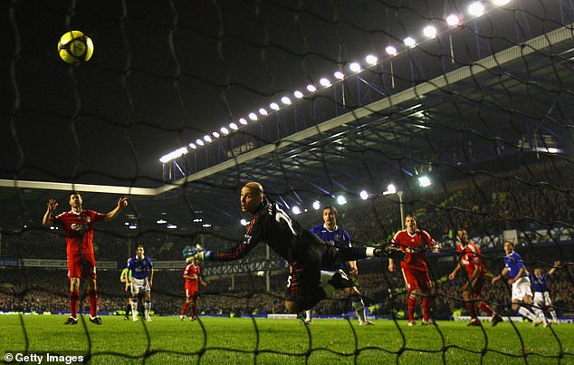 Dan Gosling scored for Everton to help David Moyes' team win the FA Cup replay