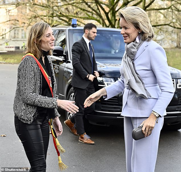 She was also photographed shaking hands with the representative of the governor of Liège, Aurelie Royer, outside the venue.