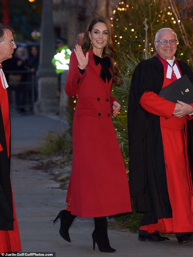 Kate brought her wardrobe classics straight into 2024 with a clever addition. Yes, the black velvet bow he added to the neckline of the coat.