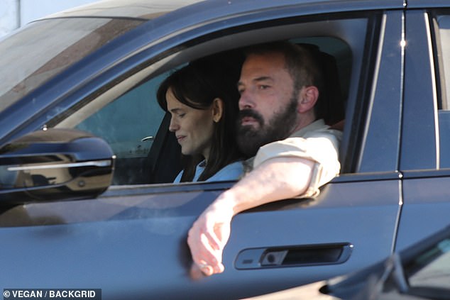 The former couple, who share three children, then went for a drive around the Brentwood neighborhood with the windows down.