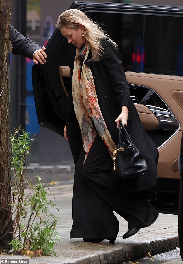 She finished her look with leather heeled boots as she got out of her car and headed to the restaurant.