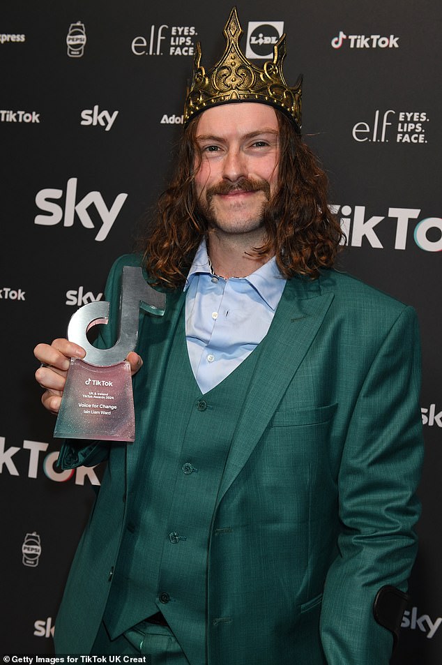 Iain won TikTok's Voice for Change award at the UK TikTok Awards ceremony on December 3 in London, with his signature crown still firmly placed on his head.