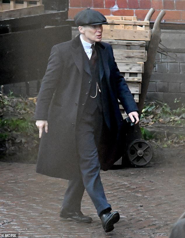 The actor donned Tommy's signature newsboy hat, as well as a long coat, matching suit and patent leather shoes.