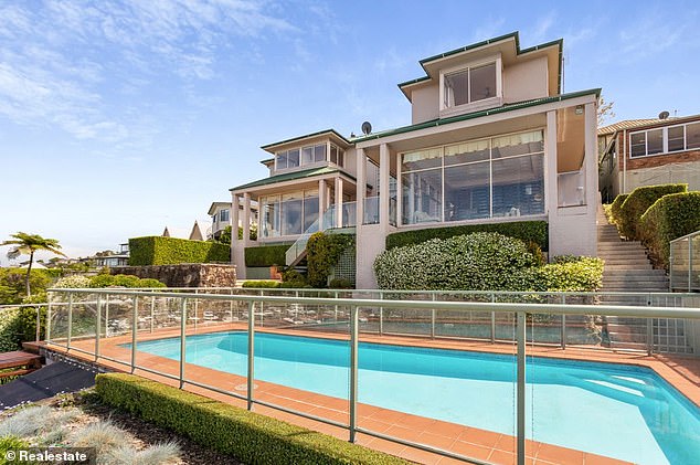 Owned by a well-known local family, the 1,640-square-metre block sold for $1 million above reserve, the Wentworth Courier reported on Friday.