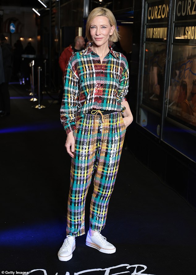 The actor was accompanied at the screening by actress Cate Blanchett, who attracted attention with a multicolored plaid shirt and pants set.