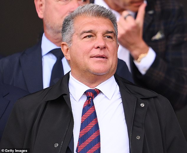 Barcelona (in the photo: president Joan Laporta) continues to have financial problems off the field