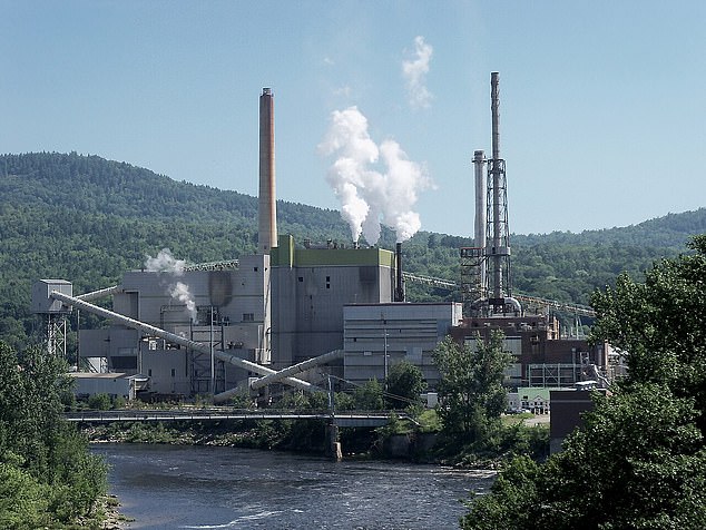 A malfunction at the century-old paper mill ND Paper Mill caused an emission of spent black liquid into the atmosphere, causing the falling precipitation to change its muted color