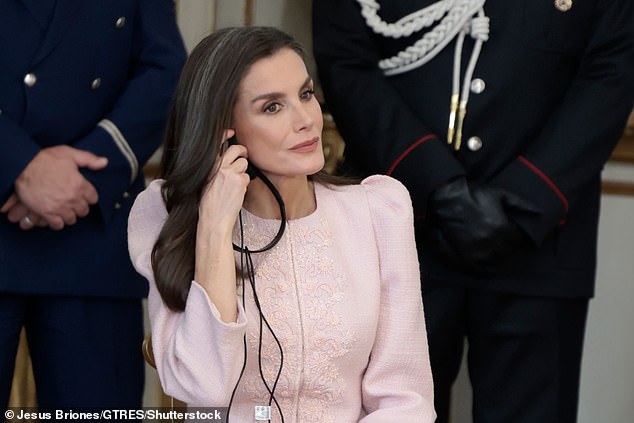 Letizia, 52, wore an elegant pink jacket with puffed sleeves and pearl embroidery on the front.