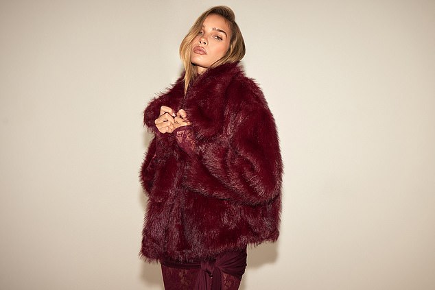 Hana then changed into another maroon look, this time with a big fur coat.