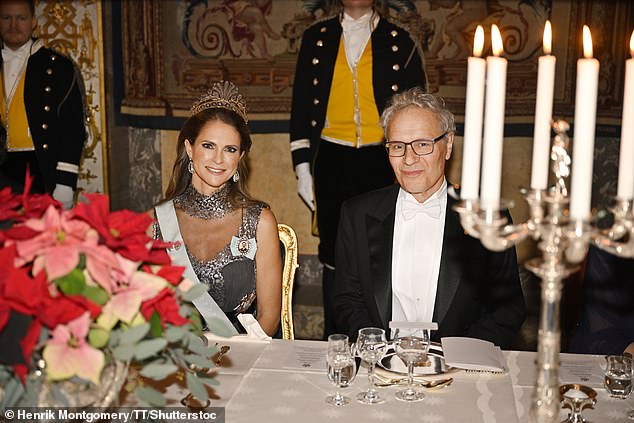 Princess Madeleine posed during dinner with the Nobel Prize winner in medicine Victor Ambros (photo).