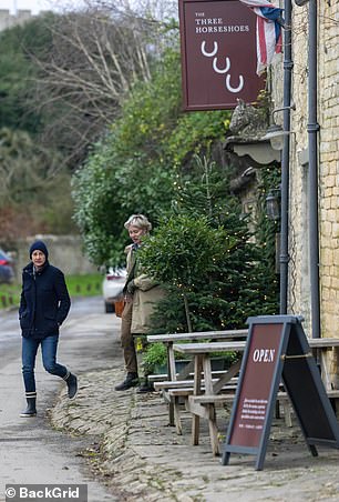 Ellen and Portia leave the Three Horseshoes