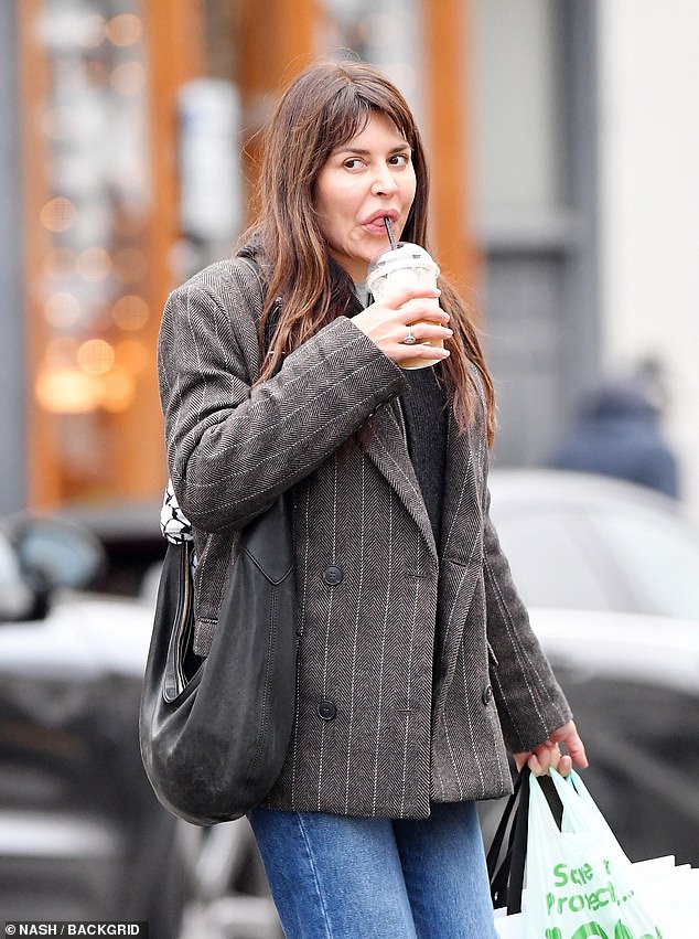 The mother of one, who shares daughter Romy with husband Nate Greenwald, carried a Cowshed bag and sipped iced coffee.