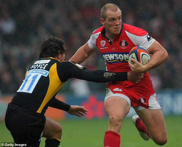 Mike walked past Tom during the EDF Energy Cup match between Gloucester and Wasps at Kingsholm on 4 October 2008.