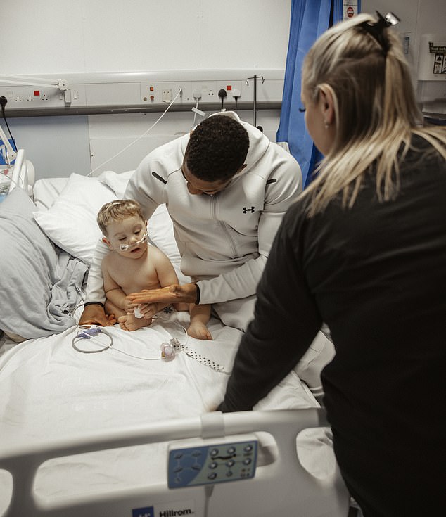 AJ, who has a personal connection to the hospital (he was born there in 1989), has a long history of contributing to the local community, and this Christmas visit was no exception.