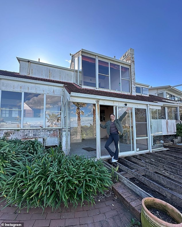 The house covers 746 square meters overlooking Racecourse Beach and was previously owned by United Nations simultaneous conference translator Valerie Barnes, who died in 2021 aged 94.