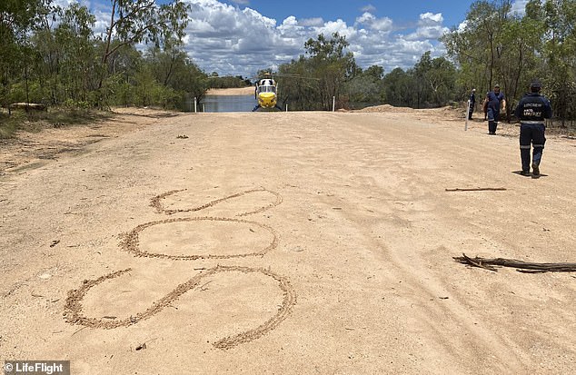 A LifeFlight team covered 500 km of desert and finally saw a huge SOS written in the ground by the Foggs.